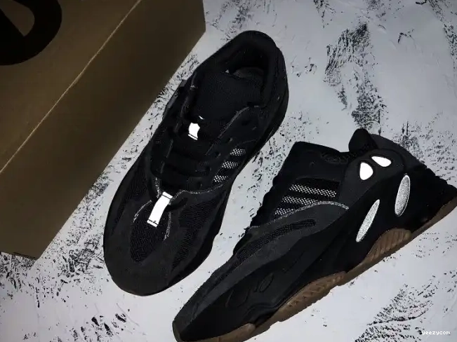 Yeezy Boost Black Adidas 700 FV5304 Utility 0705